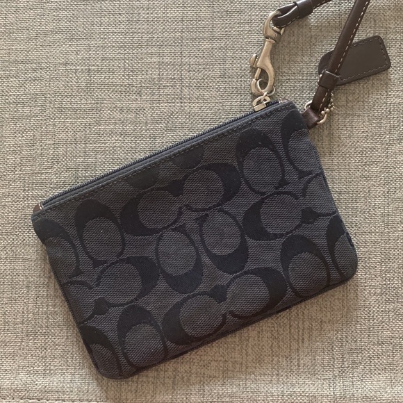 Navy coach wristlet - Picture 4 of 8